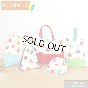 画像1: はらぺこあおむし ミニドット◎底布3枚付【入園・入学 5点セット】 材料セット 作り方マニュアル付き 入園入学 手芸キット[s]