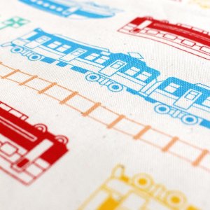 画像2: ●アウトレット サイズ変更不可●カラフルトレイン ホワイト【巾着袋3点セット】中厚手生地 材料セット 作り方マニュアル付き 入園入学 手芸キット