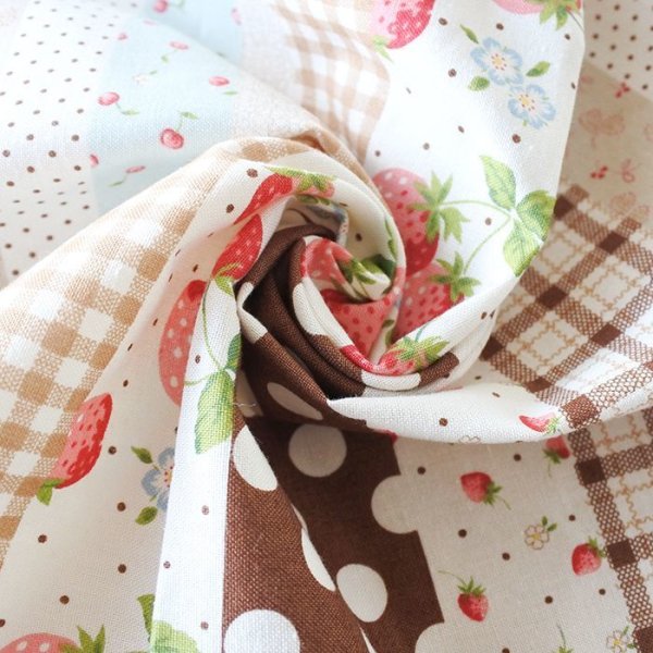 画像2: いちごのボーダー ピンク/茶【エプロン&三角巾】Mサイズ 手作りキット 作り方マニュアル付き 入園入学 2024年度春 薄手生地【F】 (2)