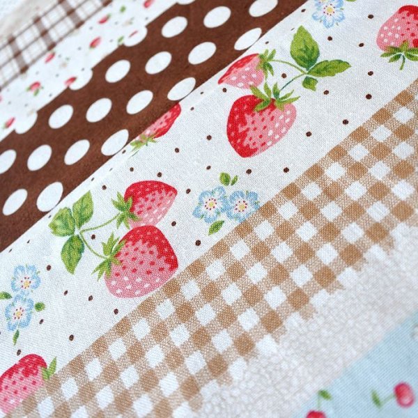 画像3: いちごのボーダー ピンク/茶【エプロン&三角巾】Mサイズ 手作りキット 作り方マニュアル付き 入園入学 2024年度春 薄手生地【F】 (3)