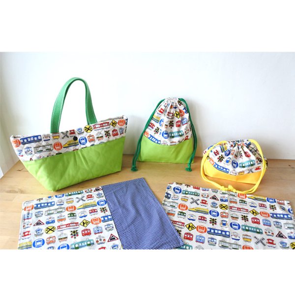 画像2: 《即納》★サンプル品(完成品)販売★電車だいすき!ベージュ◎底布付【ランチバッグ】 (2)